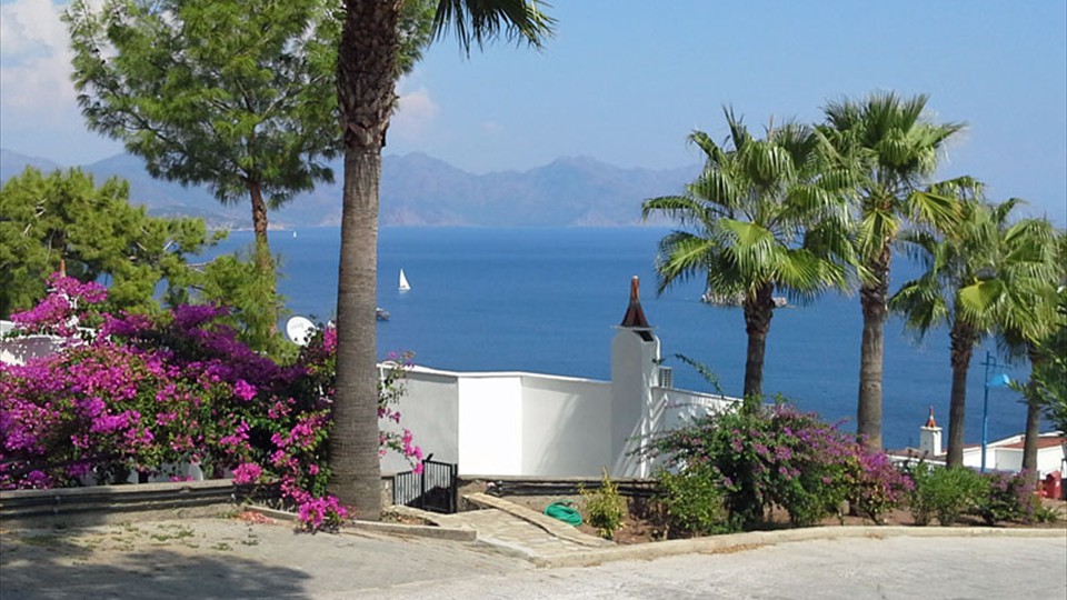 Beautiful views and gardens at the Amos 'Professors’ Estate
