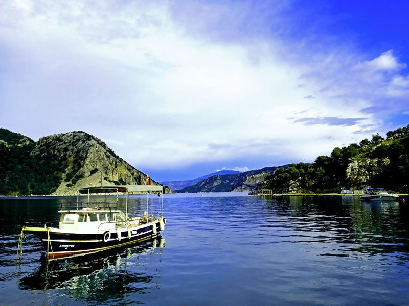 A stunning Turunç vista with clear blue winter skies