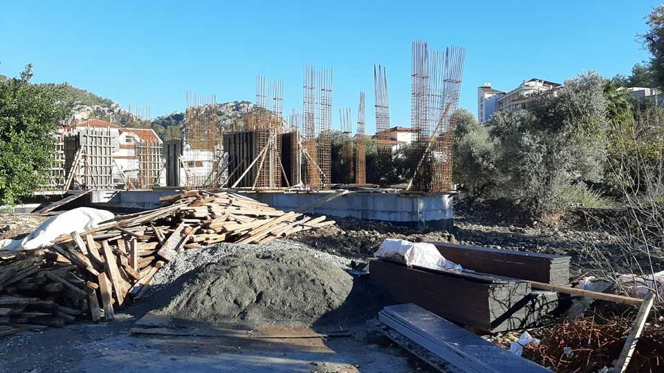 Building opposite Köşem Restaurant